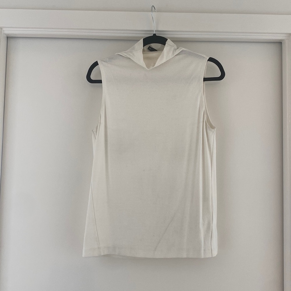 White sleeveless white turtleneck